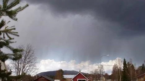 Årets första åskväder över Övre Tväråsel.