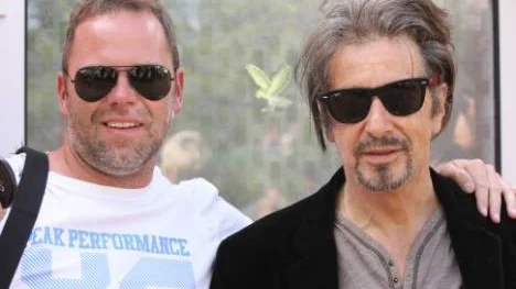 Ett semesterminne för livet. Johan Sandlund från Piteå, stort fan av "Gudfadern" och "Scarface", träffade idolen Al Pacino när båda väntade på sina barn inne på Legoland.