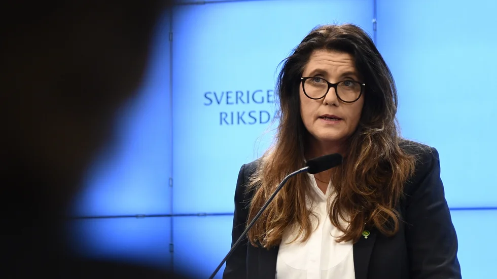 Janine Alm Ericson (MP) presenterar Miljöpartiets förslag till vårbudget.