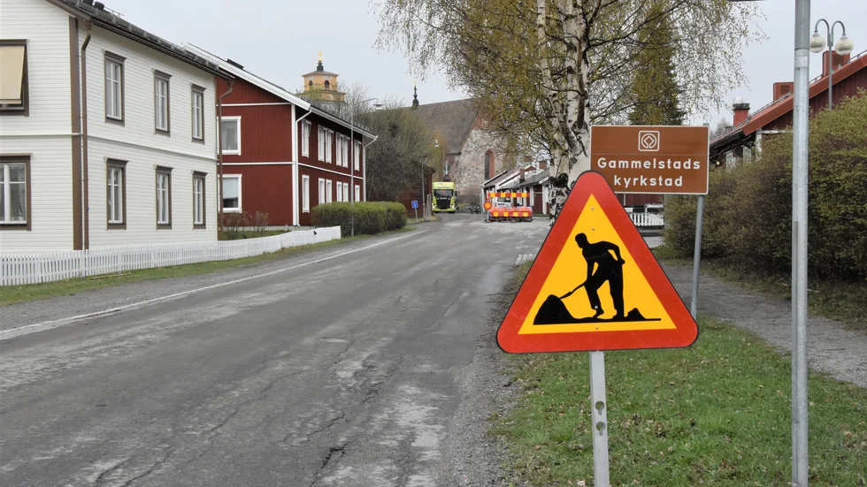Mellan maj och september genomförs ett underhållsarbete på delar av Lulevägen och Björkesundsvägen i Luleå, något som innebär viss begränsad framkomlighet. Åtgärderna är ett sätt att förbättra möjligheten att bevara kyrkstugorna och därigenom behålla traditionen av en levande kyrkstad och ett Världsarv, skriver kommunen på sin hemsida.