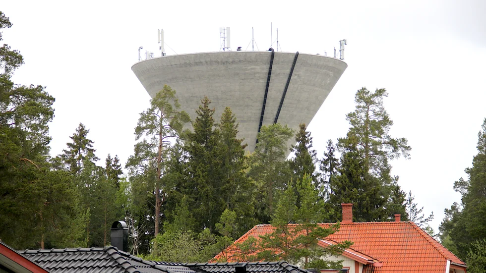 Bredvid vattentornet i Husberg/Gånsta kommer en ny, 45 meter hög, teknikmast att byggas i sutet av sommaren.