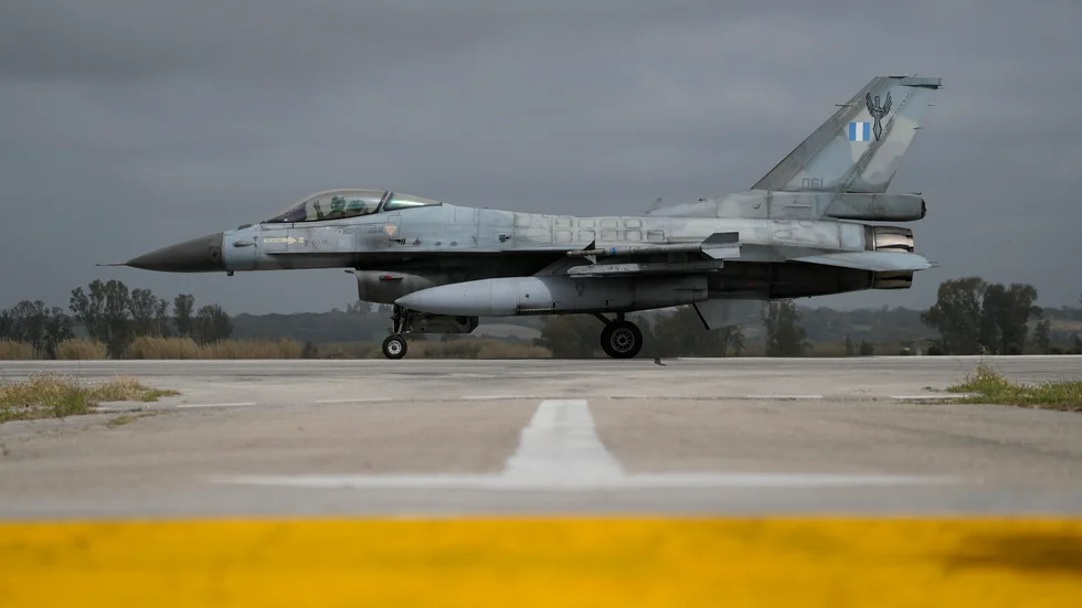 Ett stridsflygplan av typen F-16, här från det grekiska flygvapnet. Arkivbild.