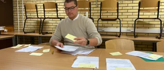 Anklagades för langning – friades – skolan fortsatte processa