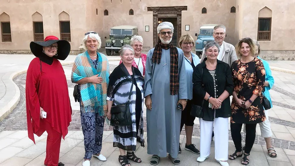 Siv Rantapää -Buring,Eva Köhler, Marita Mossberg, Rigmor Matti, Shejk Ali,  Inga-Lill Sannelind, Ulla Oscarsson,Bo Thörnqvist, Yvonne Lindgren,Ragna Törnqvist fick besöka Shejk Alis hem.