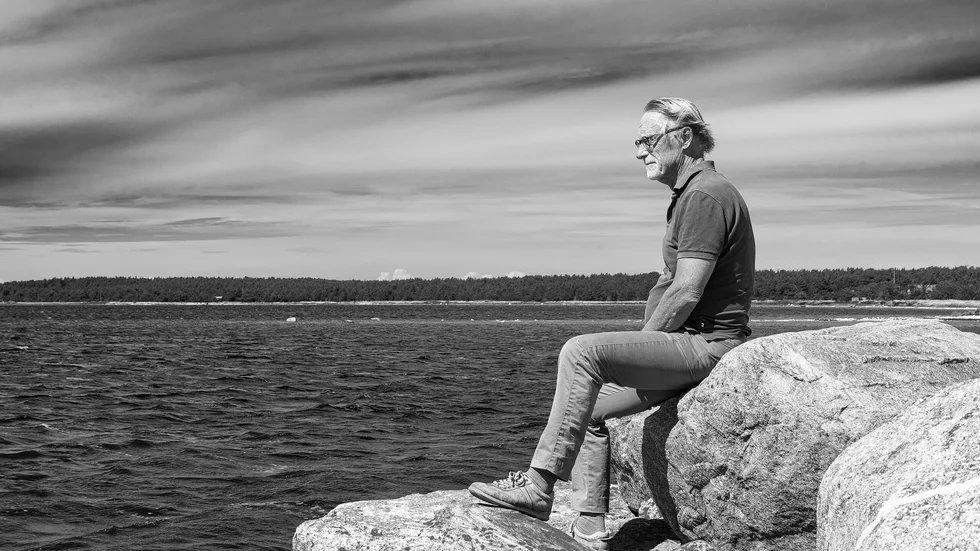 Lennart Hagerfors är författare och litteraturvetare. Han är mest känd för sina böcker om uppväxten i Kongo. Senast gav han ut romanen "Framåt natten uppklarnande" (2021).