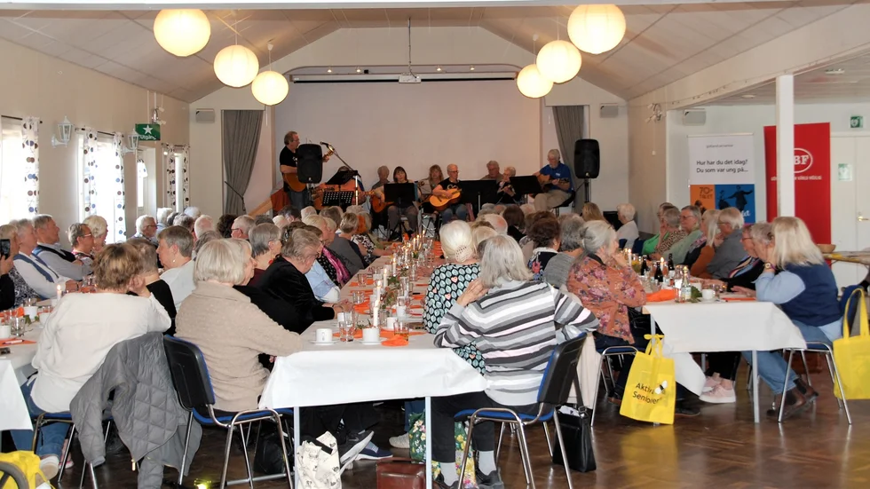 Ett hundratalet pensionärer deltog i första träffen ”Främja god hälsa”. 