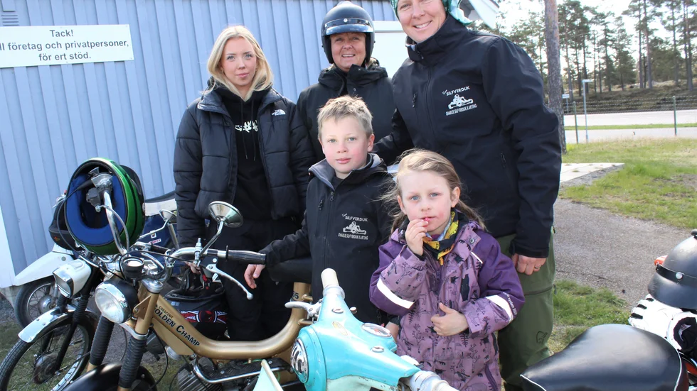 Klara Lindqvist, Susanne Johansson, Emma Silfverduk och barnen Charlie Silfverduk och Astrid Lisa Uddman.