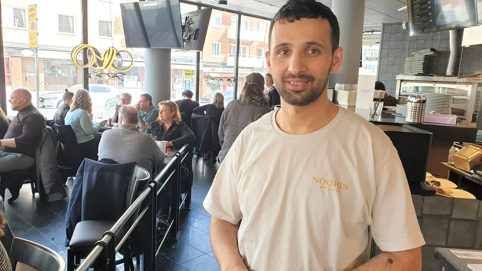 Shagha Noori, ägare av Nooris, passar på att bygga om i restaurangen under de veckor en vattenläcka repareras i källaren.
