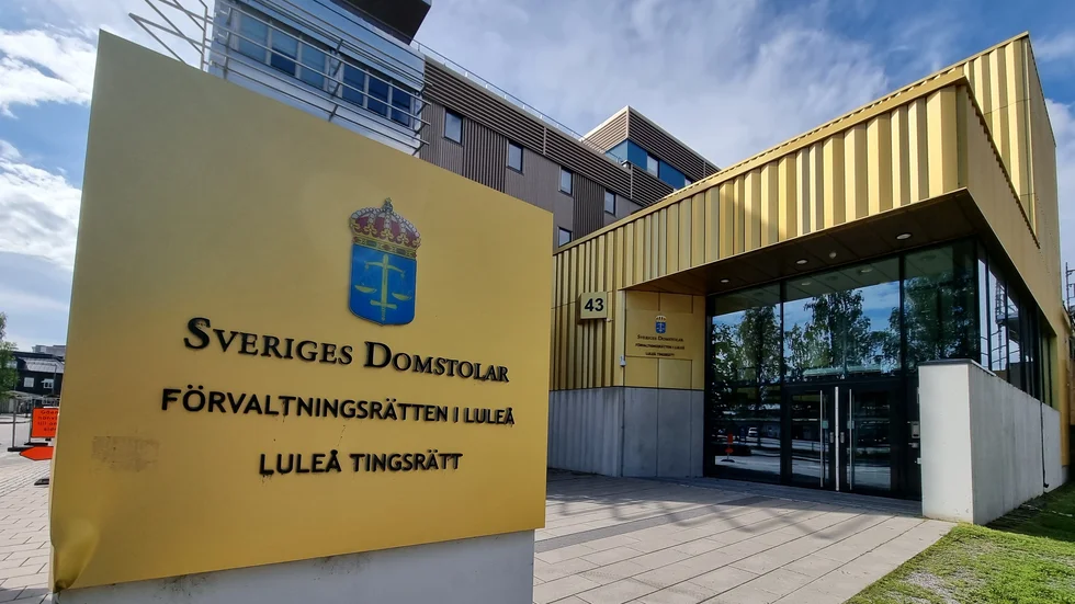 När rättegången mot den 29-årige man som misstänks för att ha försökt döda sin sambo och hennes dotter avslutades på torsdagen i Luleå tingsrätt yrkade åklagaren på att manen ska dömas till 15 år i fängelse. 