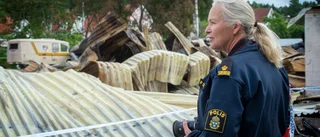Polisen på plats vid Enstabergabranden – ryker fortfarande