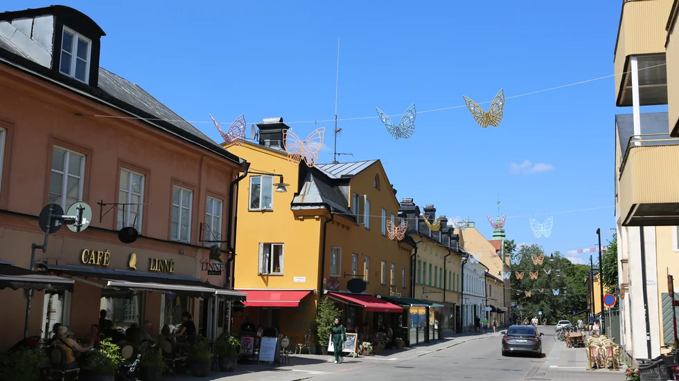 Café Linné kommer att ställa ut extra bord på sin uteservering så fort som de får tillstånd, säger ägare André Koluman.