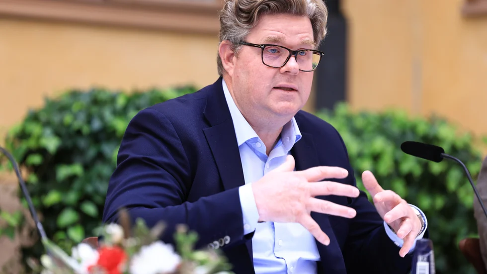 Justitieminister Gunnar Strömmer (M) under torsdagens pressfika med regeringen.