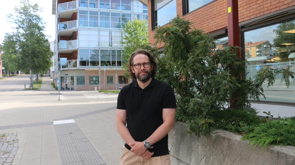 "Jag känner mig orolig och det känns jättetråkigt att det verkar bli brist på surströmming. Men jag har en lagrad burk hemma från förra året i beredskap. Jag anade att det skulle kunna bli så här", säger Peter Smedberg.