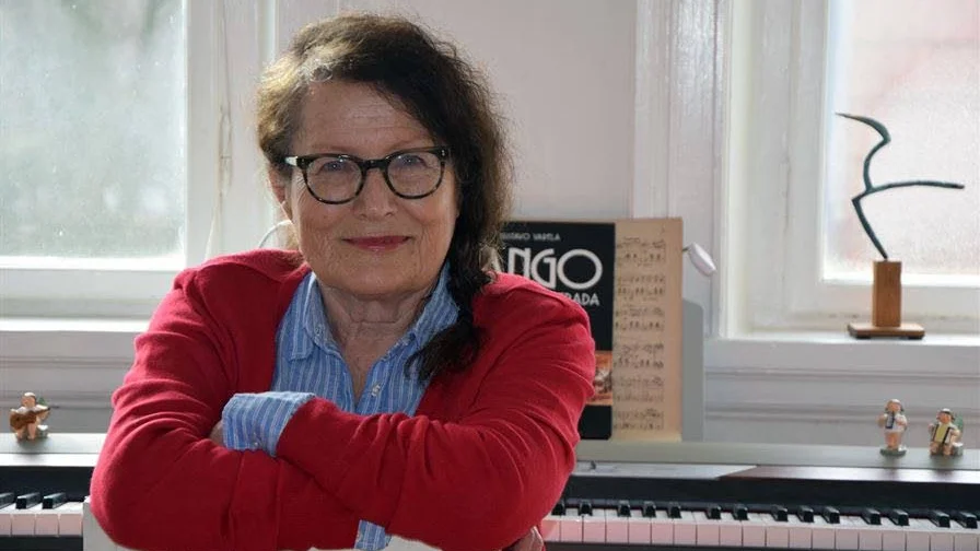Krav på läsaren. Sigrid Combüchens säregna språk kräver lyrikens uppmärksamhet och känsla, menar Kurirens recensent.