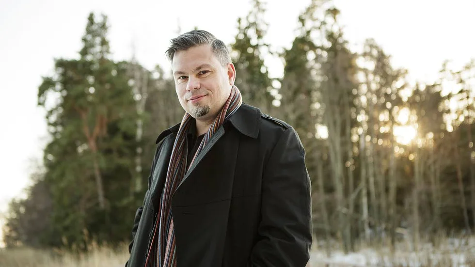 Tommi Kinnunens andra roman ”Ljuset bakom ögonen” har en alltför lång startsträcka, menar recensenten.