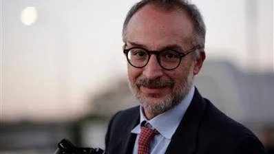 Stefano Mancuso är grundare till forskningsområdet växtneurobiologi och i boken ”Intelligenta växter” vänder han på vår så ofta nonchalanta klassificering av allt grönt som grönsaker.