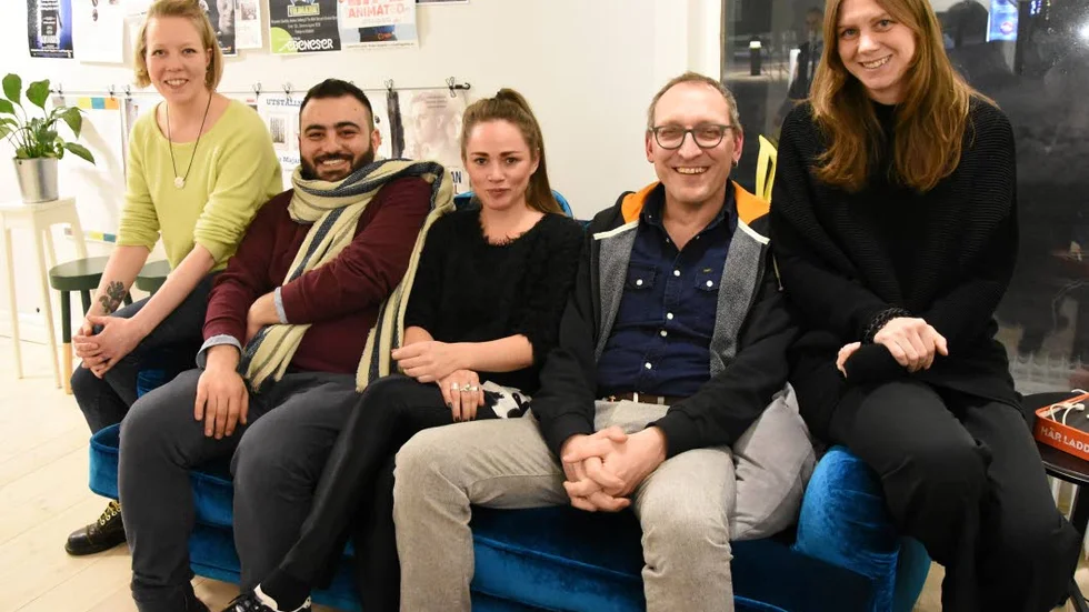 Integrationsprojekt. Hanna Isaksson, verksamhetsledare för Resurscentrum för konst, till höger i bild, har initierat ett integrationsprojekt för nysvenska konstnärer. På bild ses också från vänster: Ninni Korkalo som jobbar med integration i Rovaniemi, Antony Merjan, projektkoordinator "Konsten att delta", Lotta lampa, projektledare för integrationsprojektet i Norrbotten och Ola Öhlin, projektledare, "Konsten att delta".