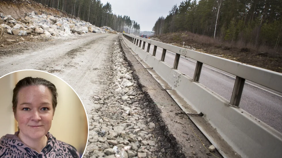 Ombyggnationen av riksväg 56 försenas. På bild ses också Trafikverkets projektledare Camilla Karlsson. 