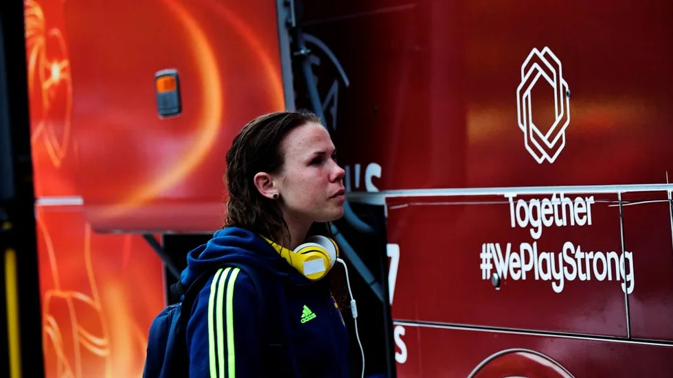 Jessica Samuelsson har jobbat på med framgång efter fotskadan. " Jag har stegrat fotbollen de senaste två veckorna och för första gången gjort två fulla fotbollspass", säger landslagsbacken från Åby.