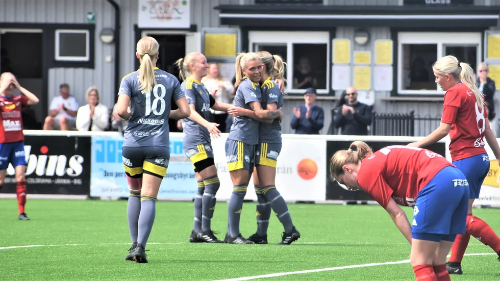 Vimmerby IF-damerna fick jubla fyra gånger om mot Borens IK.