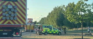 Sparkcykelåkare påkörd – ambulans till platsen