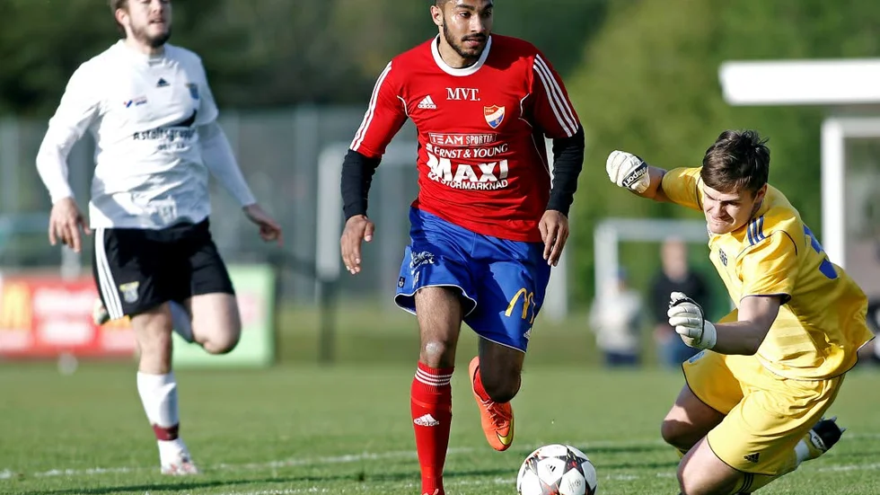 TESTSPEL. Borens anfallare Gzim Krueziu ska besöka Lidköping för ett test hos division 3-klubben Lidköpings FK.