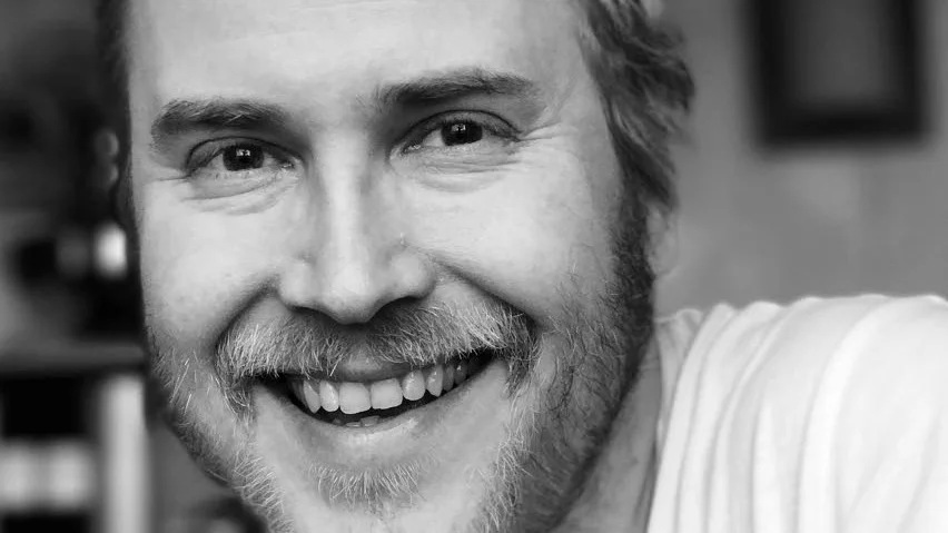 Anton Hennix Raukola börjar som skådespelare och konstnärlig resurs i januari 2020.