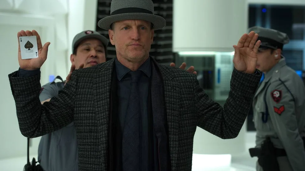Woody Harrelson (i ful permanent) är en av plussidorna med "Now you see me 2".