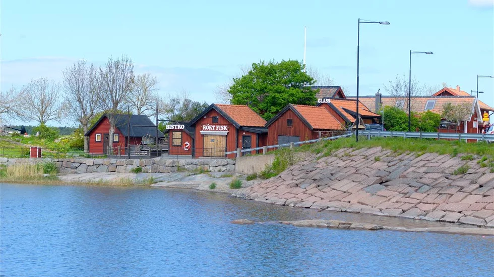 Från Öregrund går färjan dagligen till Gräsö.