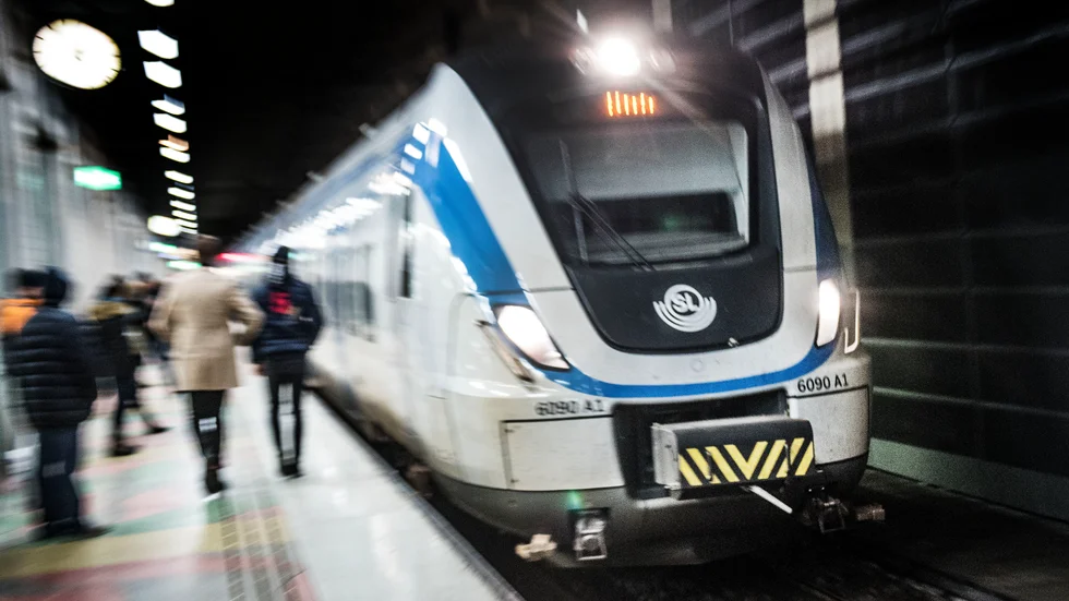 Striden om ensamarbete på Stockholms pendeltåg rasar vidare. Arkivbild.