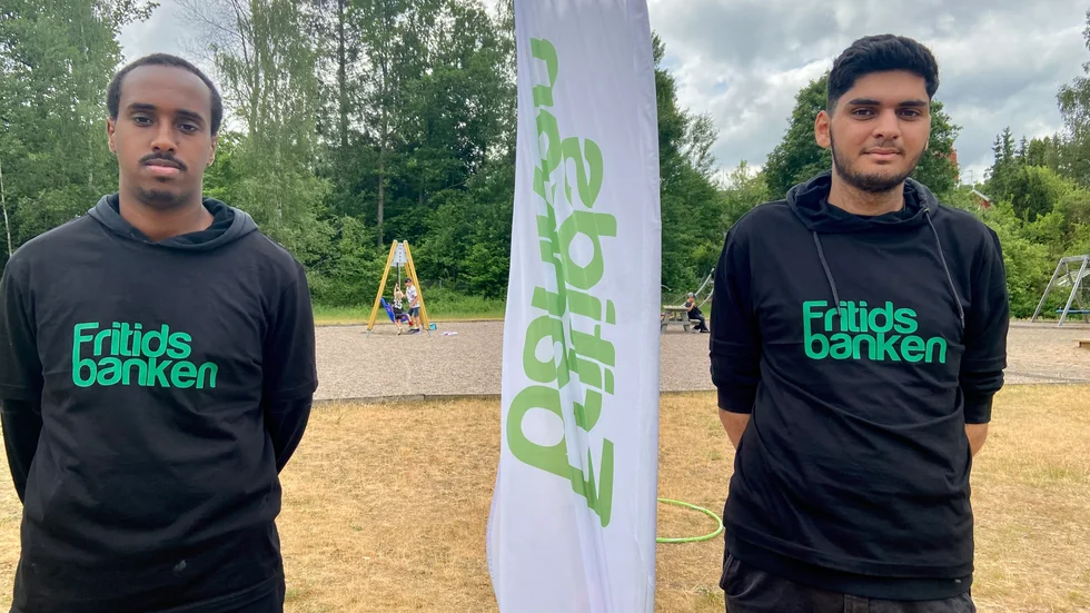 Yusuf Ali och Arkan Anton sommarjobbar på Fritidsbanken. 