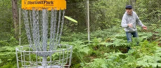 Efter två års väntan – här testas nya discgolfbanan 