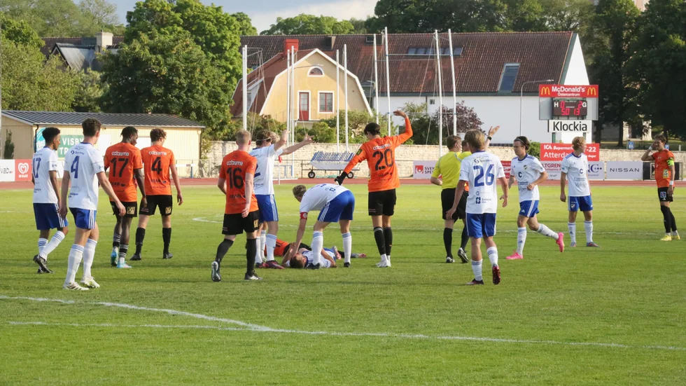 IFK Stocksunds Mattias Edeland skadade sig otäckt i Svenska cupen mot FC Gute.