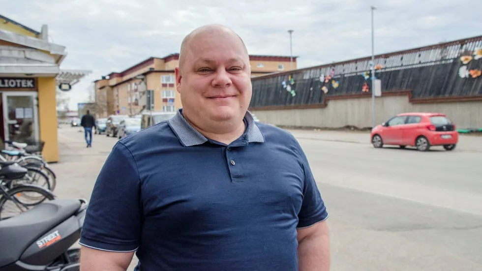 Sverigedemokraternas Eric Palmqvist, Gällivare, tar plats i riskdagens näringsutskott.