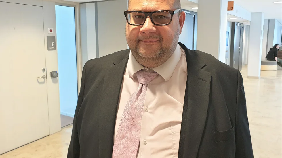 "Han erkänner gärningen utan invändningar", säger Marko Tuhkanen och beskriver mannen som oerhört ångerfull efter måndagskvällens dåd i Sangis.