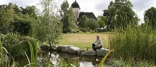 Guldfiskar stulna på kyrkogård