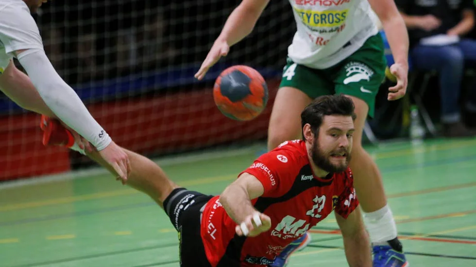 Föll. Rickard Oldberg och hans EHF kammande noll mot Country.