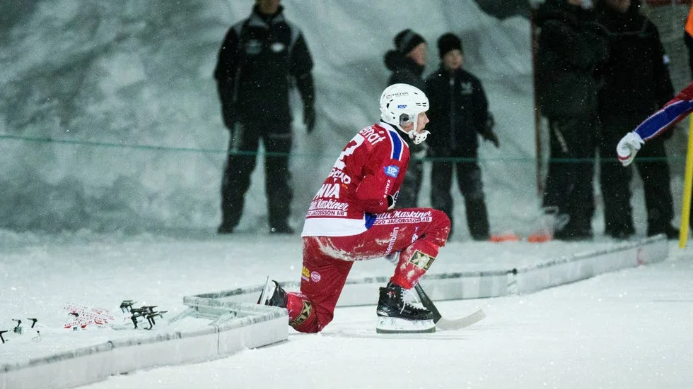 Kalix Bandys stjärna Olov Englund har ännu inte lämnat besked om det blir spel eller ej.