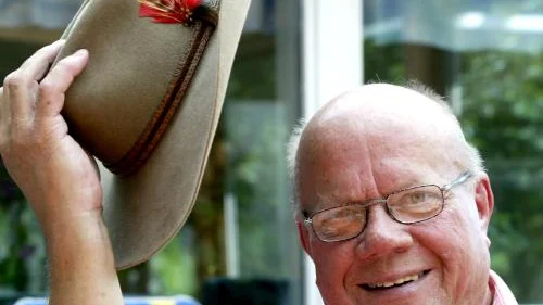 Nej, den här hatten är inte Aarres egen tillverkning. Den är från Australien och gjord av vildkanin (!)  Ett  exotiskt minne från besöket hos brodern Reijo i Mission Bay, nära Stora barriärrevet.