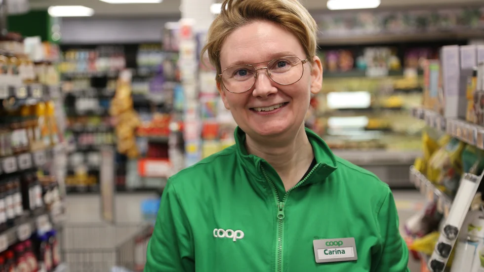 ”Jag älskar när det är fullt ös och kaos”, säger butikschef Carina Aspnor.   