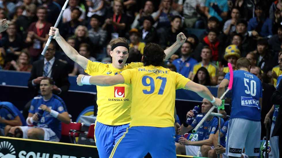 För drygt tio år sedan jublade Henrik Stenberg och Robin Nilsberth tillsammans i landslaget. Nu har Stenberg lagt klubban på hyllan, Nilsberth spelar i Schweiz och en viss finsk spelare på bänken har blivit tränare.