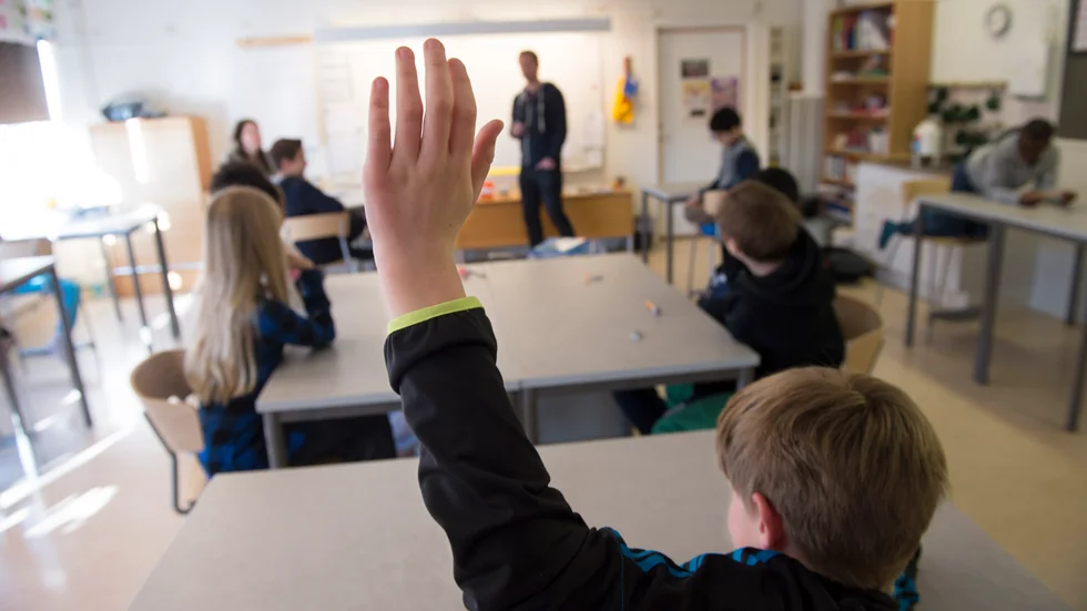 "Vi får inte svika våra barn och deras framtid", skriver signaturen "Mångårig engagerad barnarbetare".