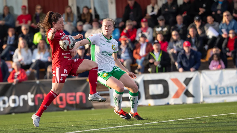 
I måndags kunde vi, trots förlust, njuta av Piteås fina insats mot Hammarby. Lika njutningsbart är inte det vansinneshöga ljudet i högtalarsystemet. 
