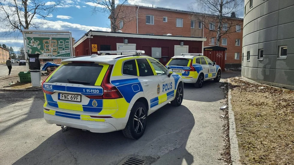 Polisen var på plats vid ett parkeringsgarage på Mjölkudden under fredagseftermiddagen. På måndagen uppger åklagaren att två personer anhållits misstänkta för grovt rån. 