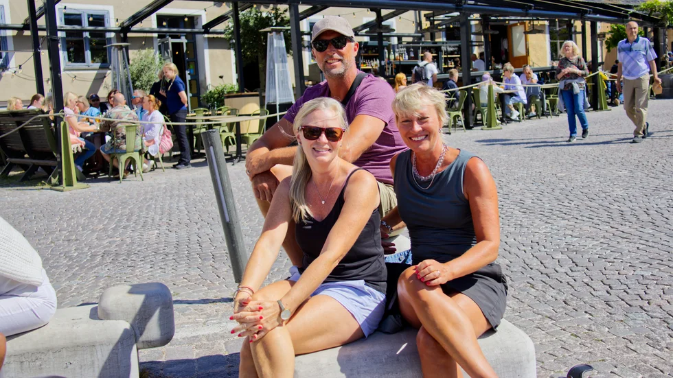 Helene, Magnus och Lotta Steinbach från Karlskrona njuter av sista timmarna på semestern.