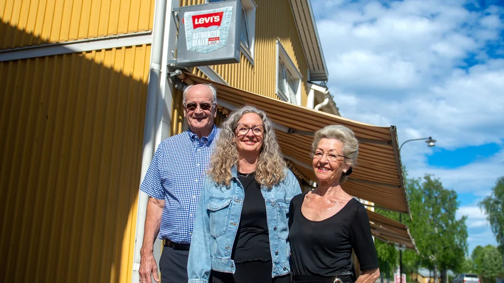 När Henrik och Lena Engström, 77 och 74 år, bestämde sig för att ta pension pekade allt på att den butik norrbottningarna vallfärdat till i många år skulle gå i graven – tills dottern Louise Engström, 50, plötsligt hörde av sig. 

