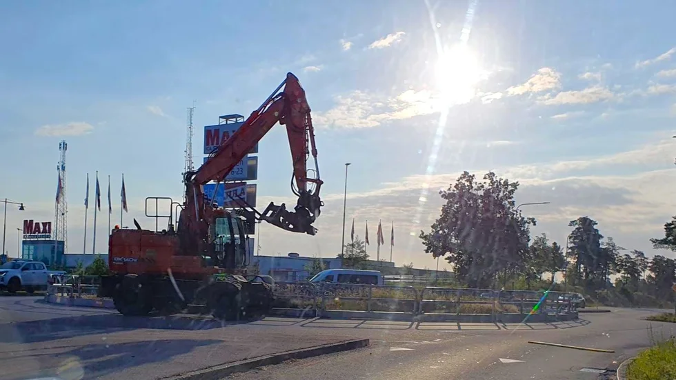 Pågående arbete i rondellen vid Ljungheden.