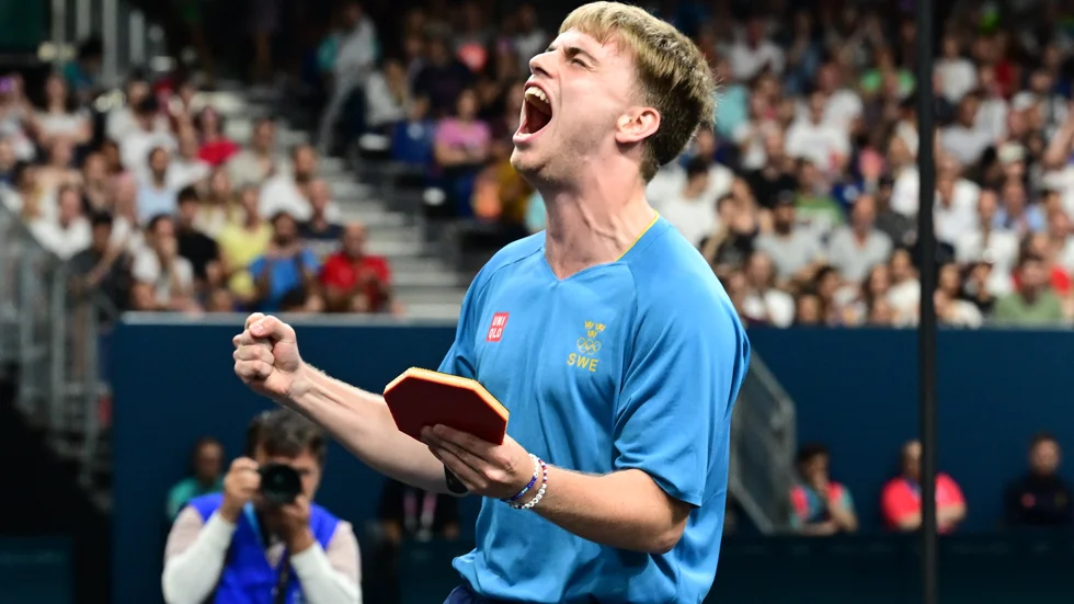 Sveriges Truls Möregård jublar under åttondelsfinalen mot Kao Cheng-Jui, Taiwan. Möregård vann med 4–1 i set och är klar för OS-kvartsfinal.