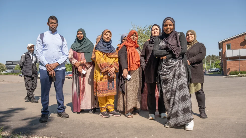 Här är några av 1150 elever som läser svenska för invandrare i Linköping. Många av SFI-elever är föräldrar. De kommer att gå i skolan hela sommaren medan deras barn har lov. Det oroar alla föräldrar Corren mött.     