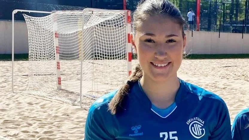 Guifs unga löfte Alva Carlsson är uttagen i U16-landslaget som ska representera Sverige under EM i beachhandboll i sommar.